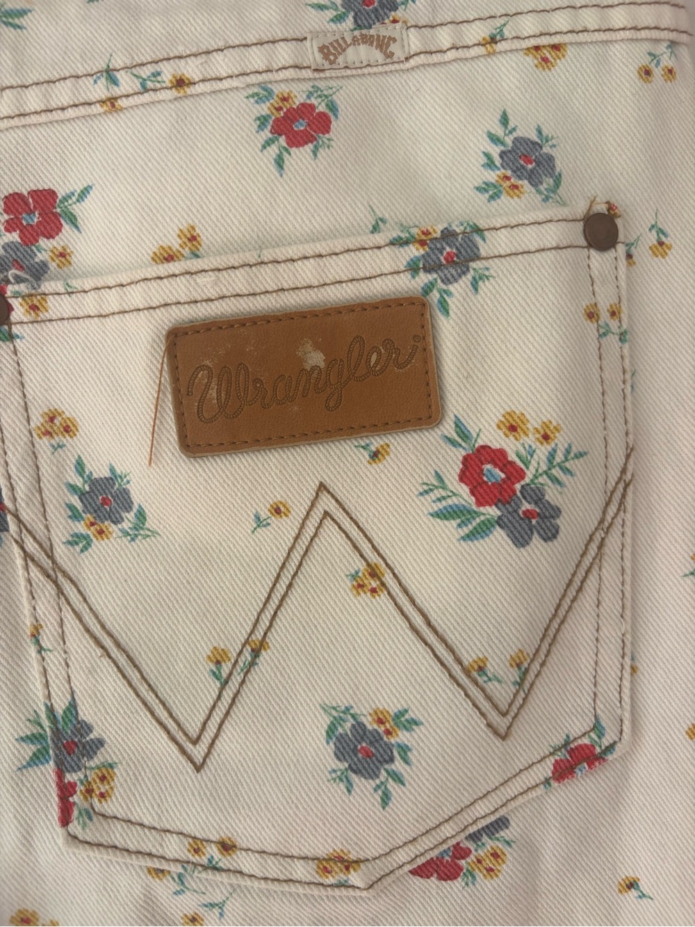 RARE Wrangler White Floral Straight Leg Jeans - Picture 15 of 15